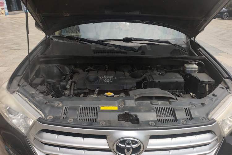 Used Toyota Highlander 2012 2.7L Two-Wheel Drive 7-Seater Luxury Edition Engine Bay
