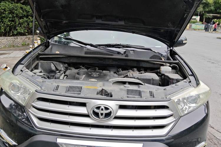 Used Toyota Highlander 2012 2.7L Two-Wheel Drive 7-Seater Luxury Edition Engine Bay