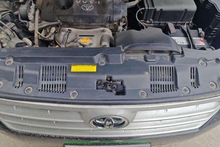 Used Toyota Highlander 2012 2.7L Two-Wheel Drive 7-Seater Luxury Edition Engine Bay
