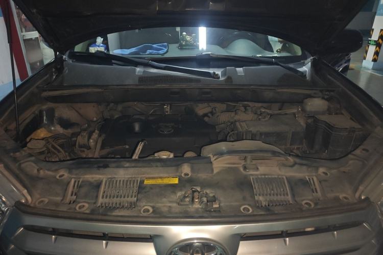 Used Toyota Highlander 2012 2.7L Two-Wheel Drive 5-Seater Sport Edition Engine Bay