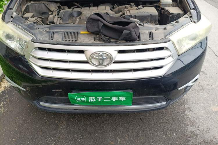Used Toyota Highlander 2012 2.7L Two-Wheel Drive 7-Seater Luxury Edition Engine Bay