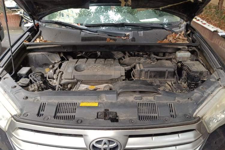 Used Toyota Highlander 2012 2.7L Two-Wheel Drive 7-Seater Luxury Edition Engine Bay