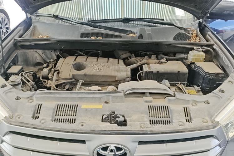 Used Toyota Highlander 2012 2.7L Two-Wheel Drive 7-Seater Luxury Edition Engine Bay