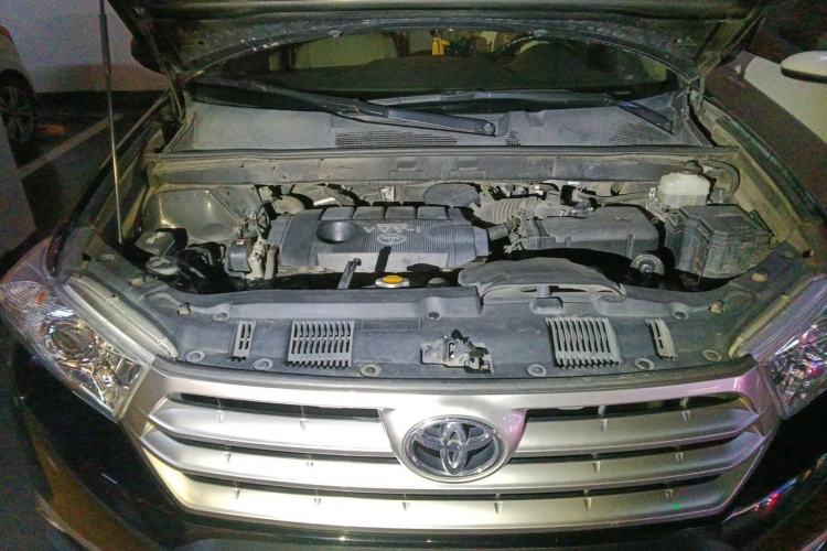 Used Toyota Highlander 2012 2.7L Two-Wheel Drive 7-Seater Luxury Edition Engine Bay