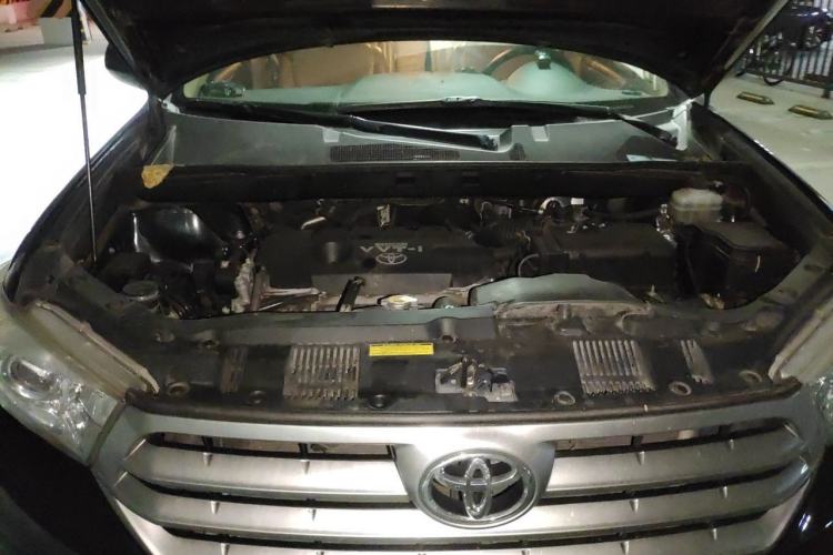 Used Toyota Highlander 2012 2.7L Two-Wheel Drive 7-Seater Luxury Edition Engine Bay