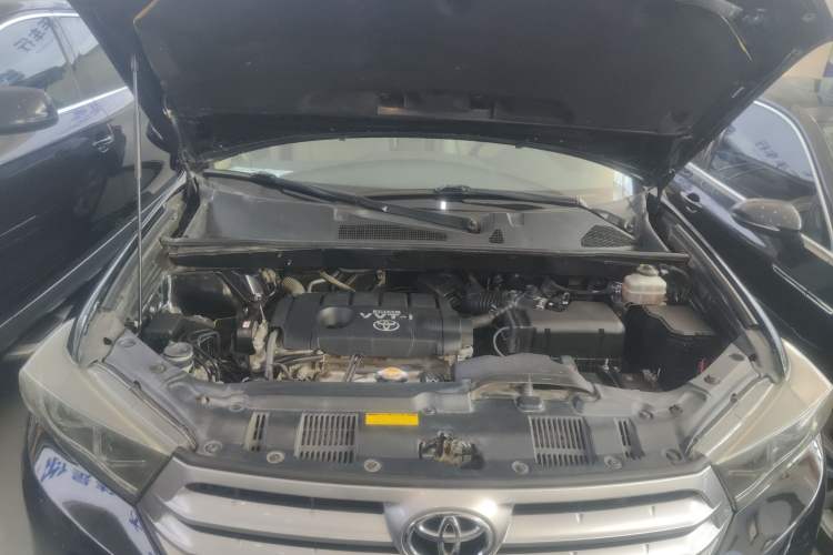 Used Toyota Highlander 2012 2.7L Two-Wheel Drive 7-Seater Luxury Edition Engine Bay