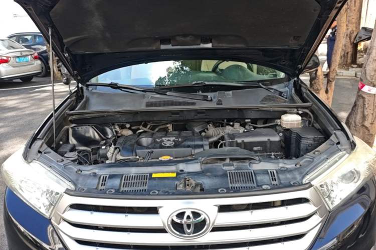 Used Toyota Highlander 2012 2.7L Two-Wheel Drive 7-Seater Elite Edition Engine Bay