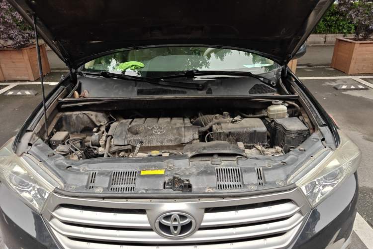 Used Toyota Highlander 2012 2.7L Two-Wheel Drive 7-Seater Elite Edition Engine Bay