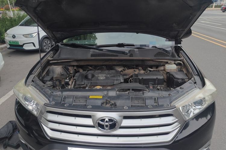 Used Toyota Highlander 2012 2.7L Two-Wheel Drive 7-Seater Luxury Edition Engine Bay