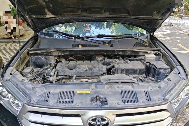 Used Toyota Highlander 2012 2.7L Two-Wheel Drive 7-Seater Luxury Edition Engine Bay