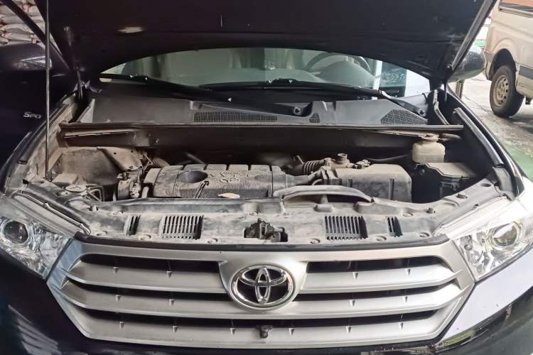 Used Toyota Highlander 2012 2.7L Two-Wheel Drive 7-Seater Luxury Edition Engine Bay