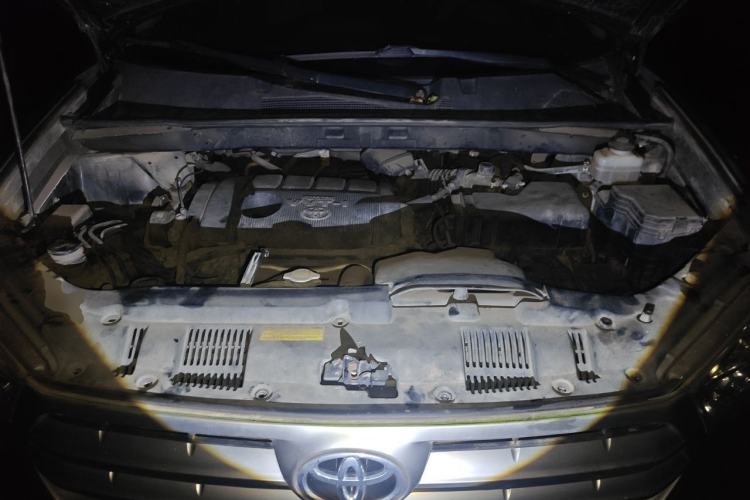 Used Toyota Highlander 2012 2.7L Two-Wheel Drive 7-Seater Luxury Edition Engine Bay