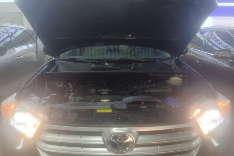 Used Toyota Highlander 2012 2.7L Two-Wheel Drive 7-Seater Luxury Edition Engine Bay