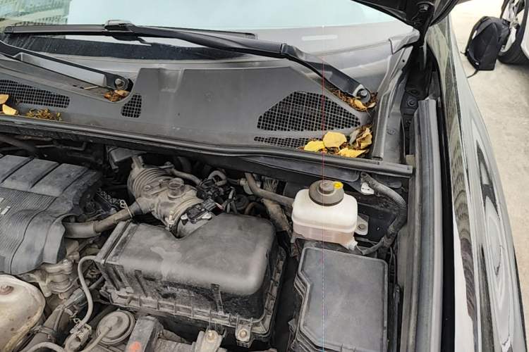 Used Toyota Highlander 2012 2.7L Two-Wheel Drive 7-Seater Luxury Edition Engine Bay Left