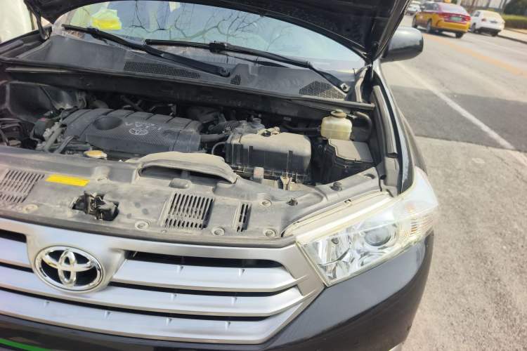 Used Toyota Highlander 2012 2.7L Two-Wheel Drive 7-Seater Luxury Edition Engine Bay Left