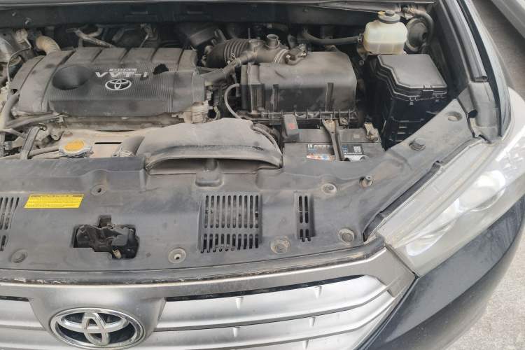Used Toyota Highlander 2012 2.7L Two-Wheel Drive 7-Seater Luxury Edition Engine Bay Left