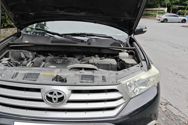 Used Toyota Highlander 2012 2.7L Two-Wheel Drive 7-Seater Luxury Edition Engine Bay Left