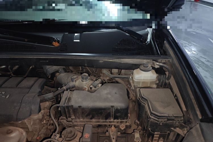 Used Toyota Highlander 2012 2.7L Two-Wheel Drive 7-Seater Luxury Edition Engine Bay Left