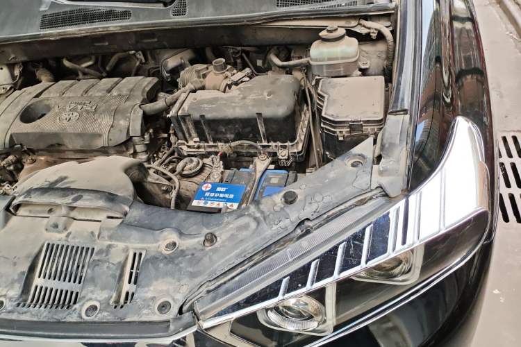 Used Toyota Highlander 2012 2.7L Two-Wheel Drive 7-Seater Luxury Edition Engine Bay Left