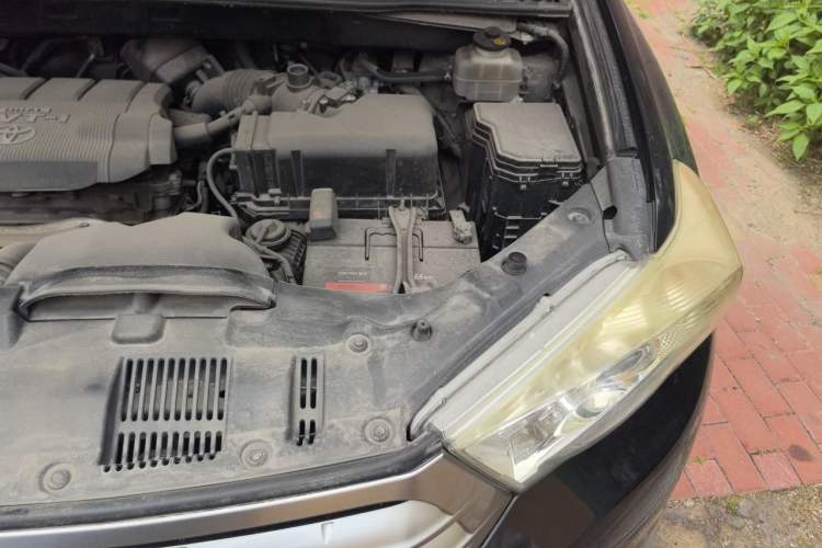 Used Toyota Highlander 2012 2.7L Two-Wheel Drive 7-Seater Luxury Navigation Edition Engine Bay Left