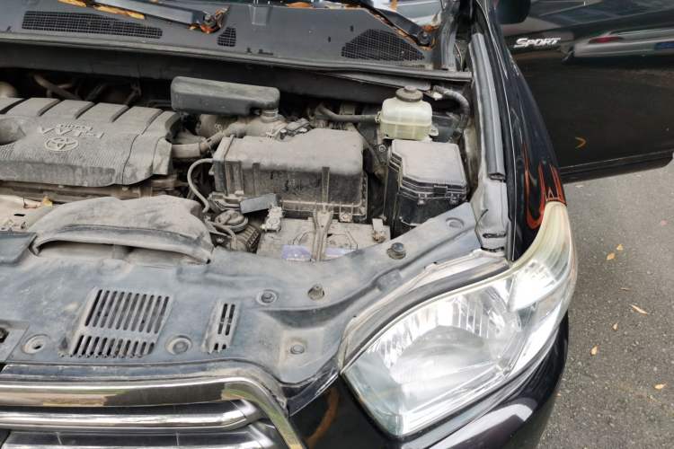 Used Toyota Highlander 2012 2.7L Two-Wheel Drive 7-Seater Luxury Edition Engine Bay Left