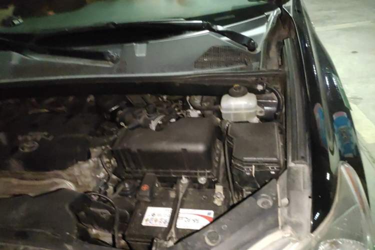 Used Toyota Highlander 2012 2.7L Two-Wheel Drive 7-Seater Luxury Edition Engine Bay Left