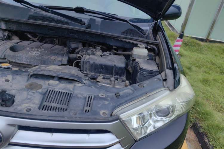 Used Toyota Highlander 2012 2.7L Two-Wheel Drive 7-Seater Elite Edition Engine Bay Left