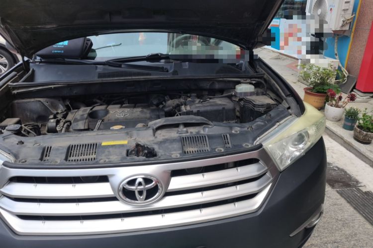 Used Toyota Highlander 2012 2.7L Two-Wheel Drive 7-Seater Luxury Edition Engine Bay Left