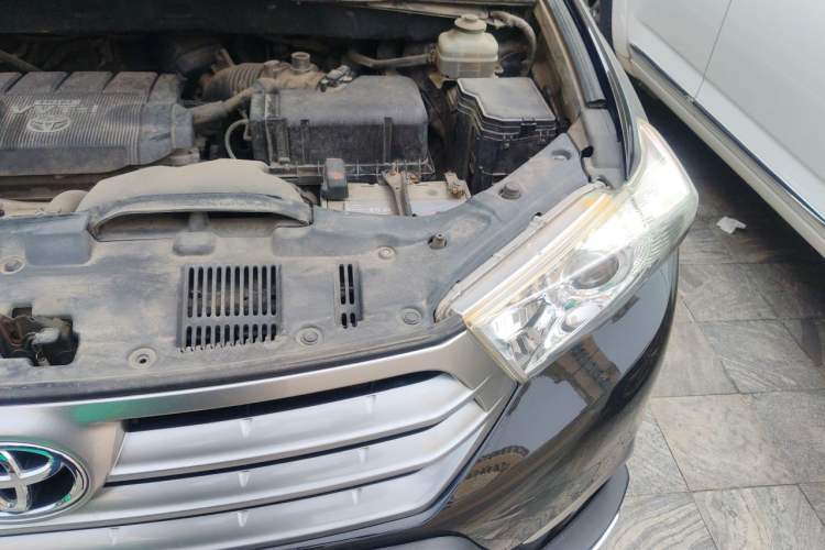 Used Toyota Highlander 2012 2.7L Two-Wheel Drive 7-Seater Luxury Navigation Edition Engine Bay Left