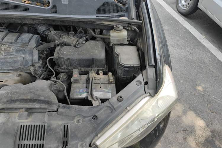 Used Toyota Highlander 2012 2.7L Two-Wheel Drive 7-Seater Luxury Edition Engine Bay Left