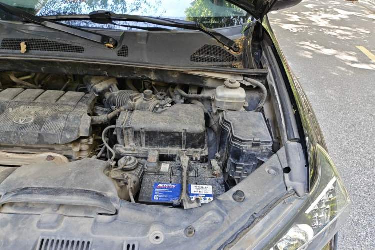 Used Toyota Highlander 2012 2.7L Two-Wheel Drive 7-Seater Luxury Edition Engine Bay Left