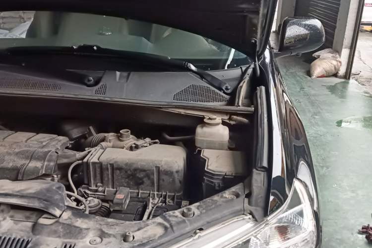 Used Toyota Highlander 2012 2.7L Two-Wheel Drive 7-Seater Luxury Edition Engine Bay Left