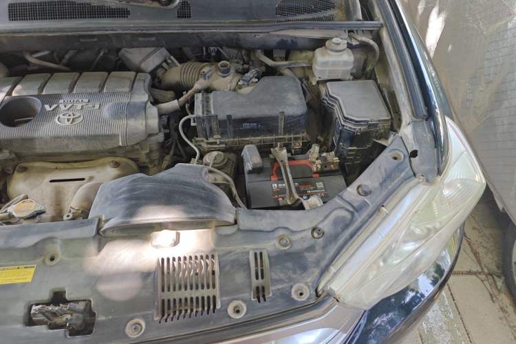 Used Toyota Highlander 2012 2.7L Two-Wheel Drive 7-Seater Luxury Edition Engine Bay Left