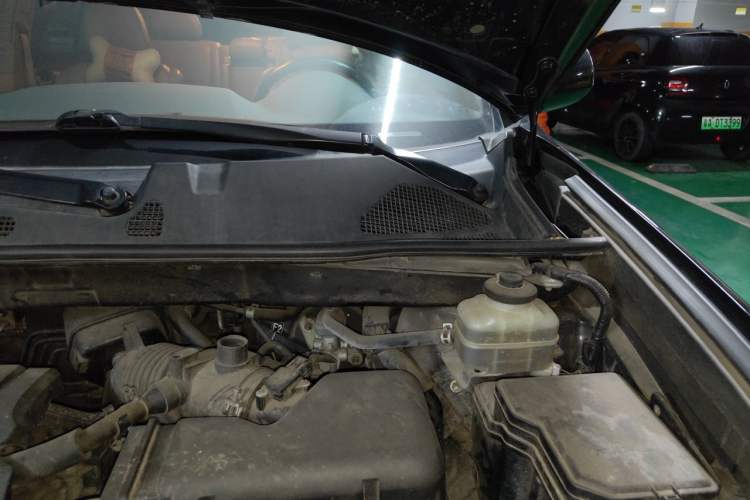 Used Toyota Highlander 2012 2.7L Two-Wheel Drive 7-Seater Luxury Edition Engine Bay Left