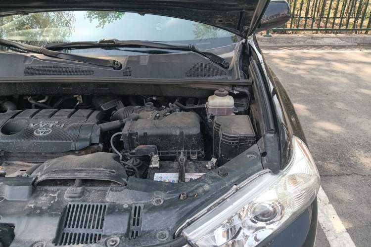 Used Toyota Highlander 2012 2.7L Two-Wheel Drive 7-Seater Luxury Edition Engine Bay Left