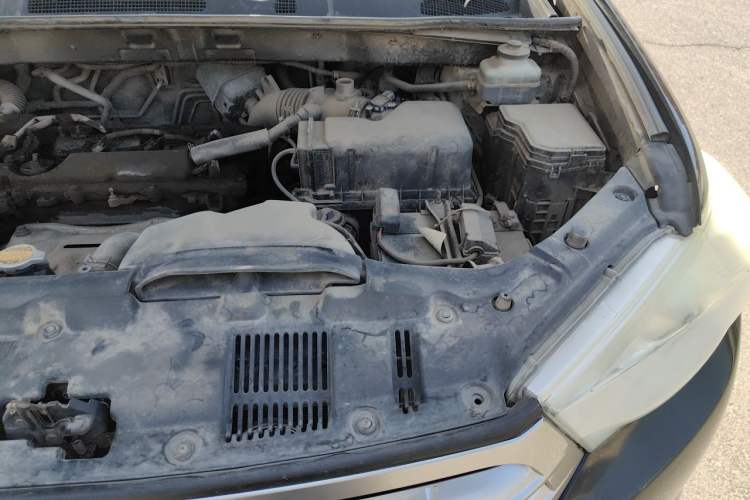 Used Toyota Highlander 2012 2.7L Two-Wheel Drive 7-Seater Luxury Edition Engine Bay Left