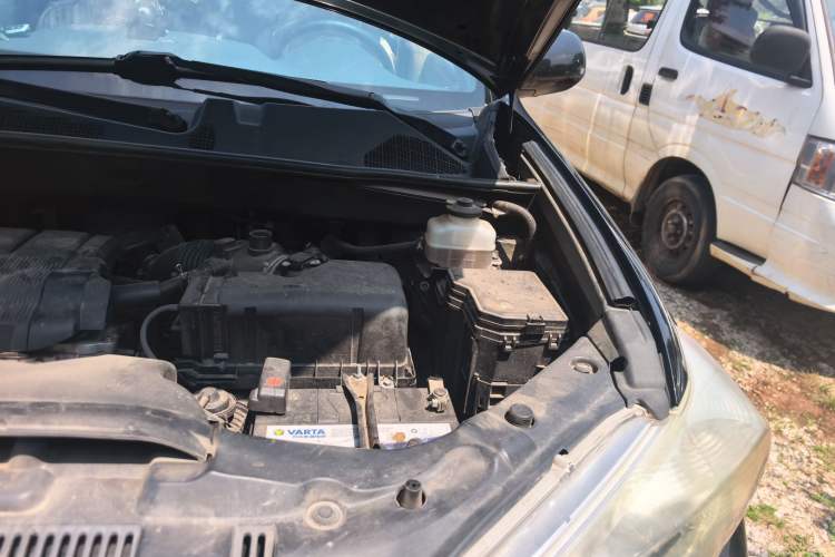 Used Toyota Highlander 2012 2.7L Two-Wheel Drive 7-Seater Luxury Edition Engine Bay Left