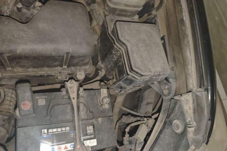 Used Toyota Highlander 2012 2.7L Two-Wheel Drive 7-Seater Luxury Edition Engine Bay Left
