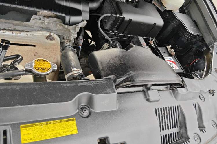 Used Toyota Highlander 2012 2.7L Two-Wheel Drive 7-Seater Luxury Edition Engine Bay Left