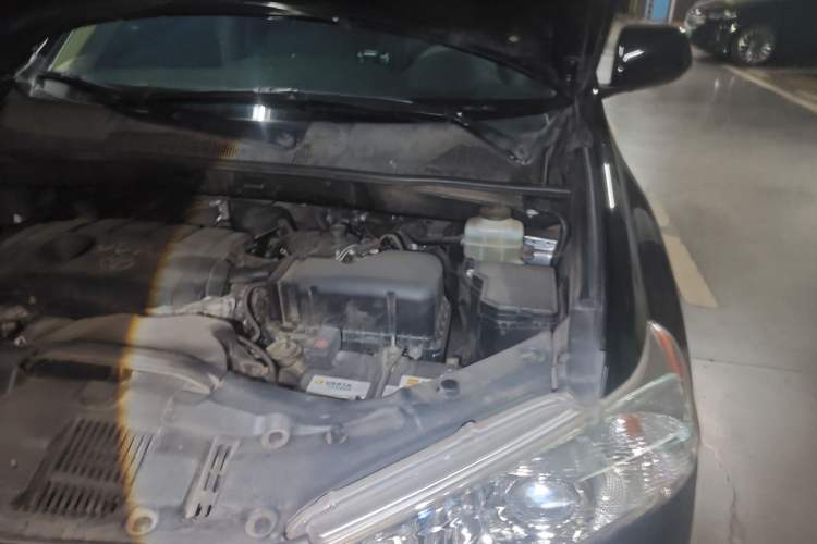 Used Toyota Highlander 2012 2.7L Two-Wheel Drive 7-Seater Luxury Edition Engine Bay Left