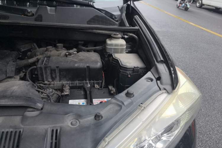 Used Toyota Highlander 2012 2.7L Two-Wheel Drive 7-Seater Luxury Edition Engine Bay Left