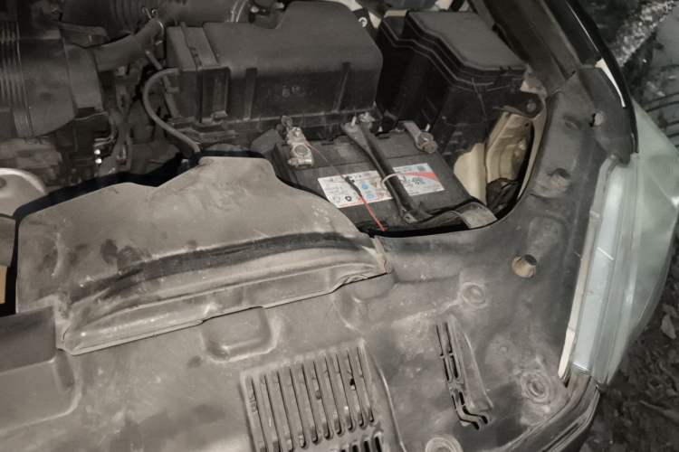 Used Toyota Highlander 2012 2.7L Two-Wheel Drive 7-Seater Luxury Edition Engine Bay Left