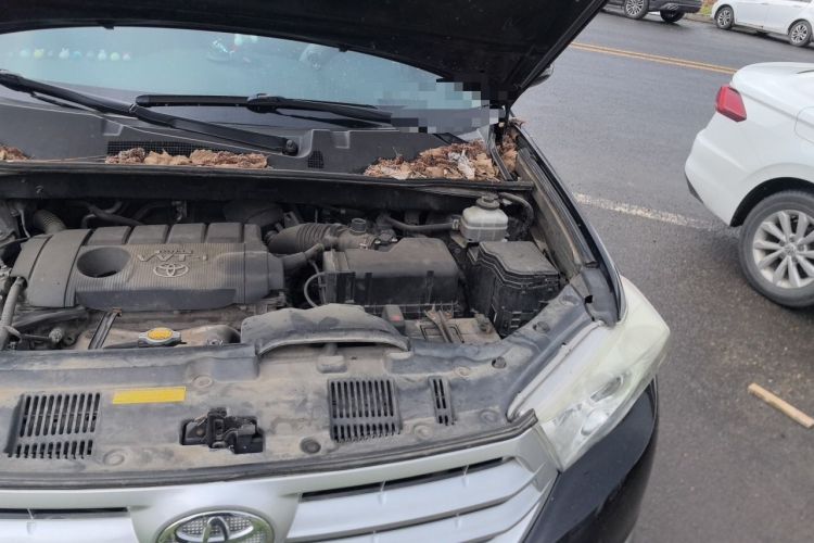 Used Toyota Highlander 2012 2.7L Two-Wheel Drive 7-Seater Luxury Edition Engine Bay Left