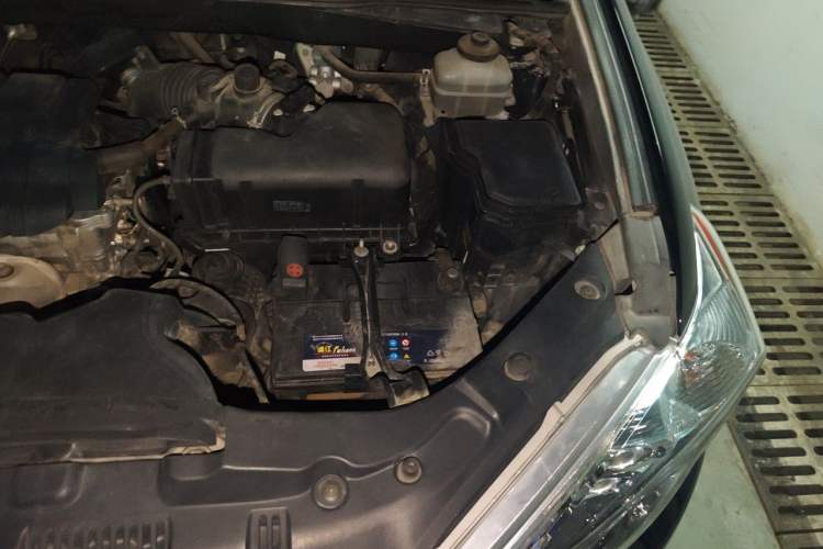 Used Toyota Highlander 2012 2.7L Two-Wheel Drive 7-Seater Luxury Edition Engine Bay Left