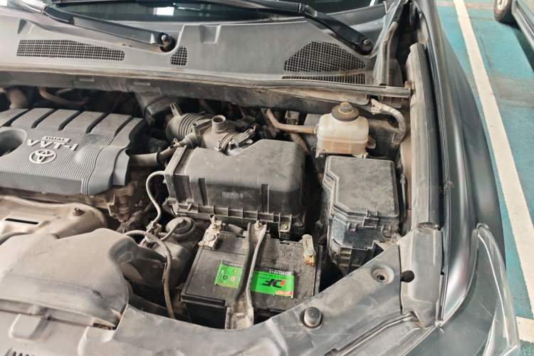 Used Toyota Highlander 2012 2.7L Two-Wheel Drive 7-Seater Luxury Edition Engine Bay Left
