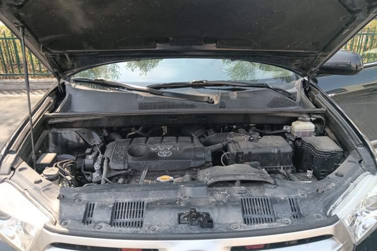 Used Toyota Highlander 2012 2.7L Two-Wheel Drive 7-Seater Luxury Edition Engine Bay