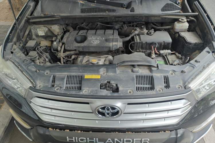 Used Toyota Highlander 2012 2.7L Two-Wheel Drive 7-Seater Luxury Edition Engine Bay