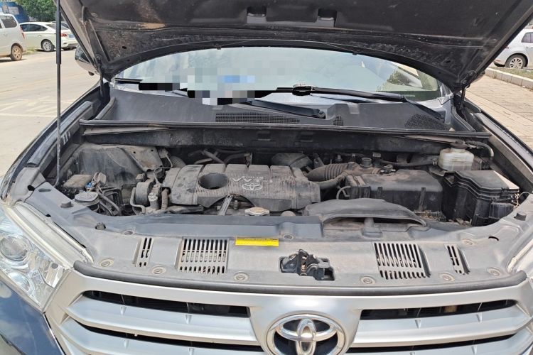 Used Toyota Highlander 2012 2.7L Two-Wheel Drive 7-Seater Luxury Edition Engine Bay