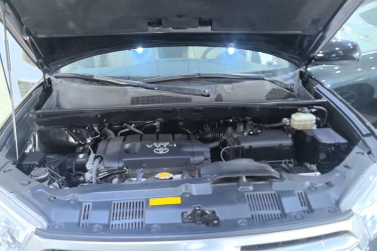 Used Toyota Highlander 2012 2.7L Two-Wheel Drive 7-Seater Luxury Edition Engine Bay