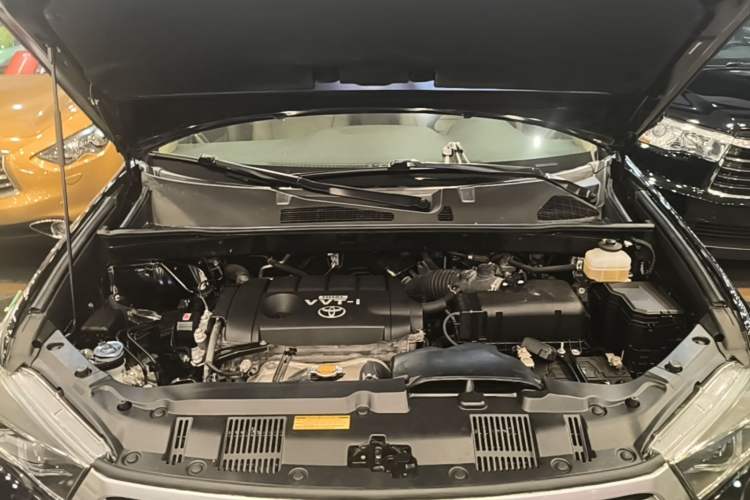 Used Toyota Highlander 2012 2.7L Two-Wheel Drive 7-Seater Luxury Edition Engine Bay